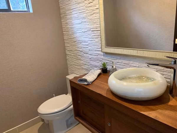 Rento amueblada casa con piscina
