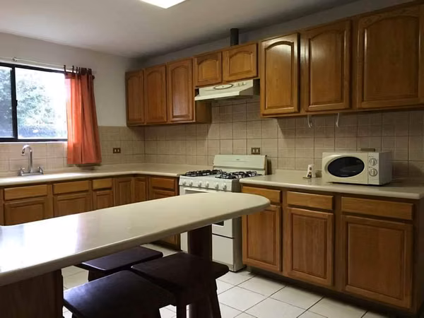 Rento amueblada casa con piscina