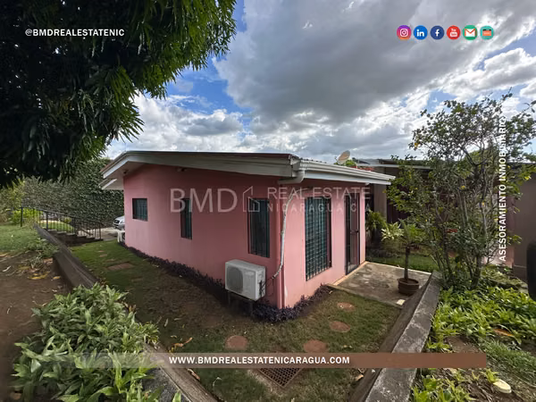 Venta de vivienda con apartamento independiente en Villa Fontana Sur 0511