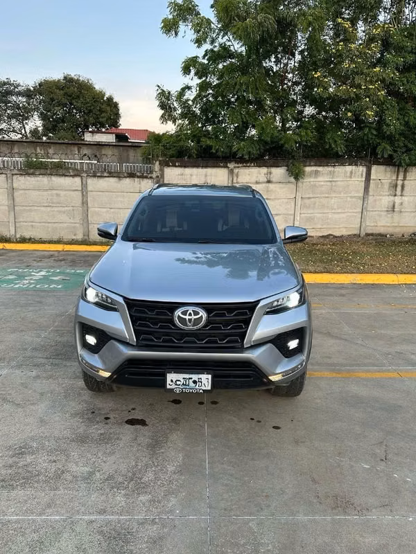 Fortuner 2024 semi nueva