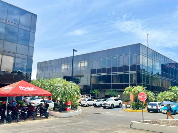 Rental office in Ofiplaza El Retiro