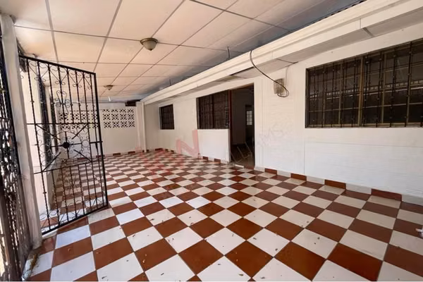 Se vende casa Col Centroamerica Ideal para AIRBNB  FP