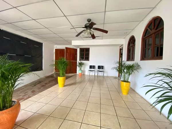 Casa en venta – Residencial Los Arcos, Managua FP