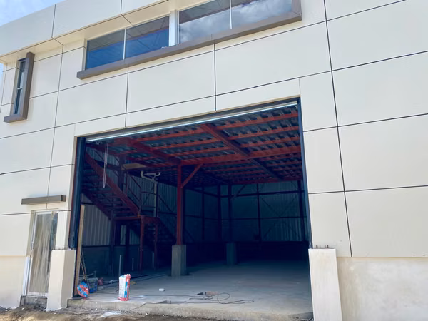 VENTA o ALQUILER de OFIBODEGA Km 9 Carretera Masaya