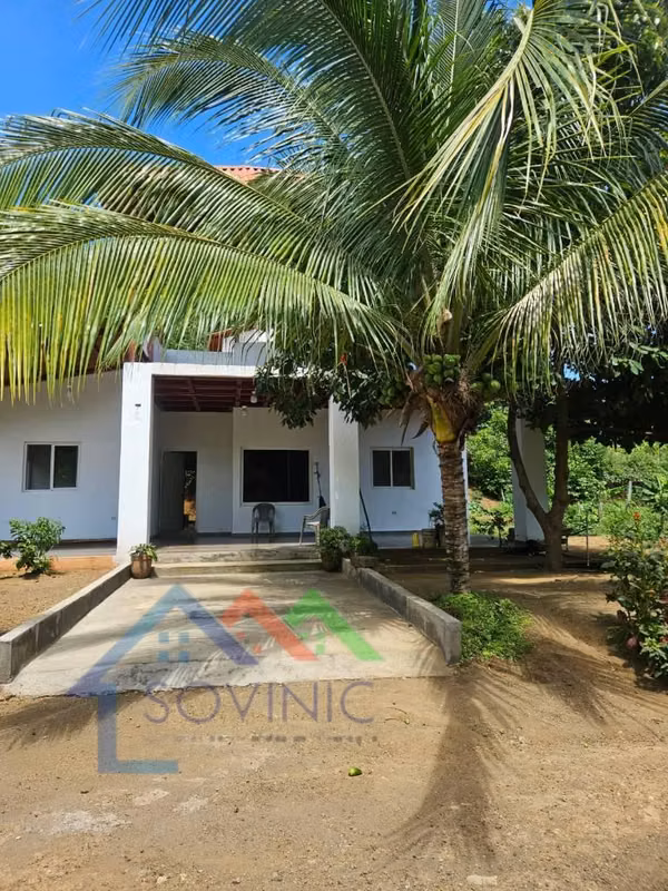 Casa con terreno amplio en San Isidro de la cruz verde.