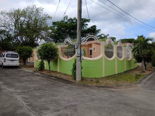 Venta de Casa Esquinera con Amplio Patio
 En Residencial Palmamova, Veracruz