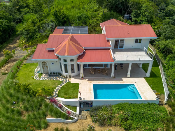 Casa Cielo A Private Hilltop Home with Ocean &amp; Valley Views