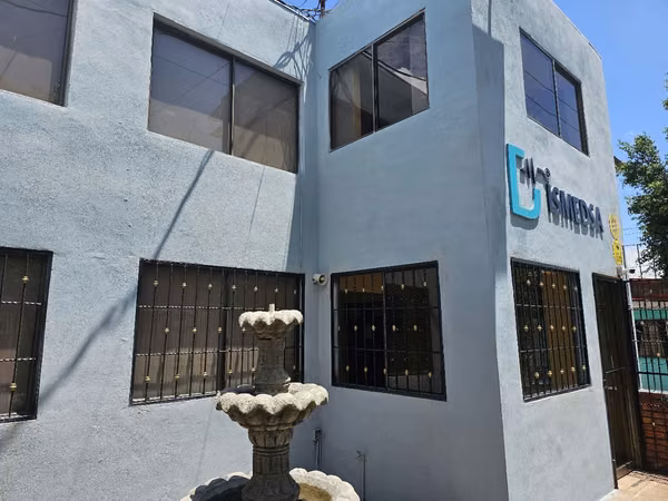 Edificio de dos plantas para oficinas