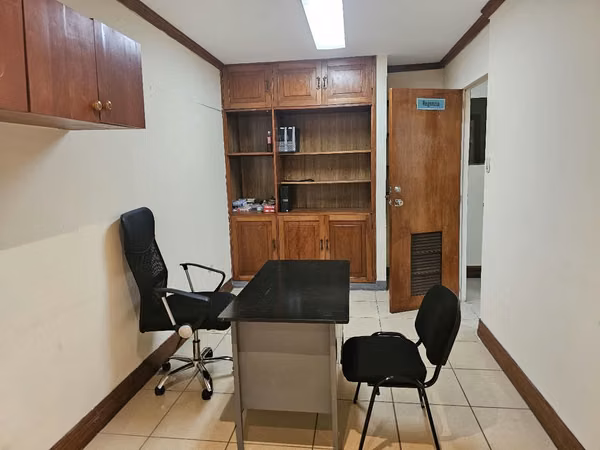 Edificio de dos plantas para oficinas