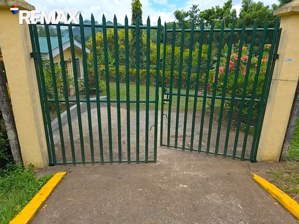 Casa Espaciosa con Terreno Grande – Oportunidad de Inversión cerca de Managua