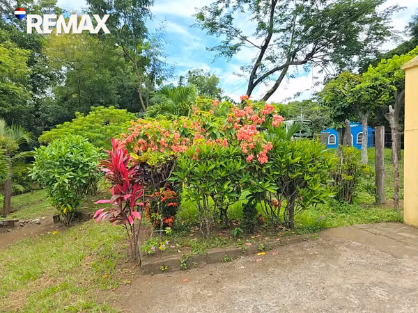 Casa Espaciosa con Terreno Grande – Oportunidad de Inversión cerca de Managua