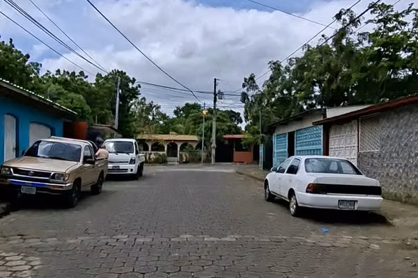 SE VENDE CASA EN Bo. EL PILAR Con proposito comercial - Pista Héroes y Mártires de la Insurrección