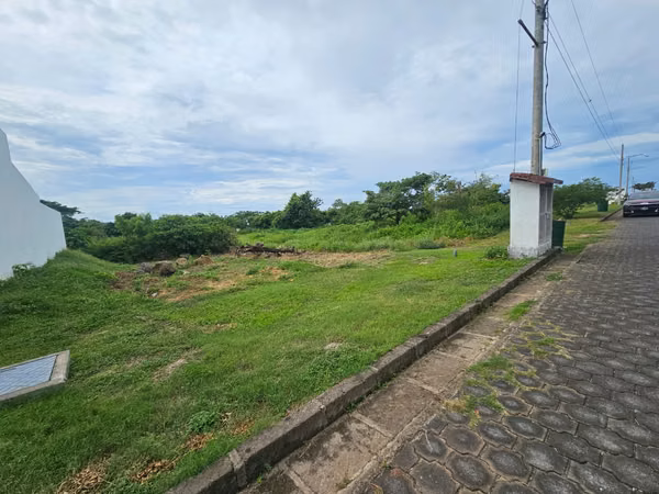 VENTA DE TERRENO EN RESIDENCIAL SANTA FE GRANADA ml