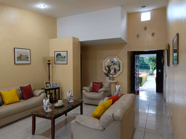 SE VENDE CASA EN URBANIZACIÓN PRIVADA EN MANAGUA