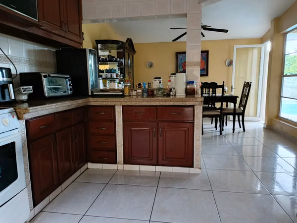 SE VENDE CASA EN URBANIZACIÓN PRIVADA EN MANAGUA