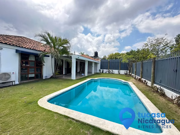Casa con Piscina en Portal del Carmen – Las Cumbres, Managua