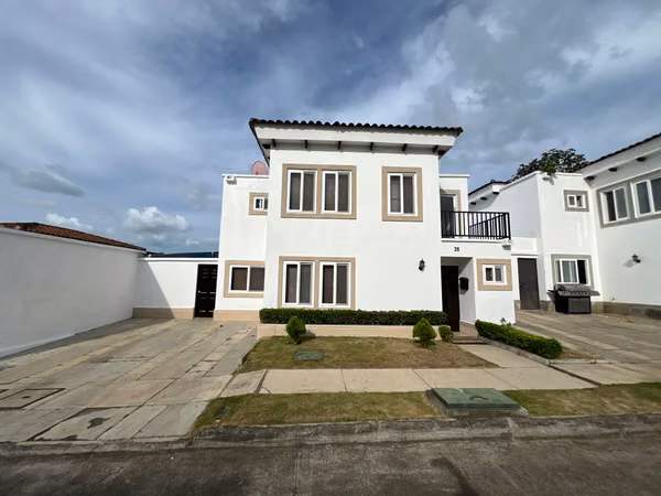 renta en las colinas dentro de condominio