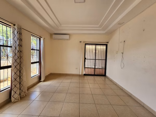Casa en Venta - Residencial Cumbres de Cedro Galán