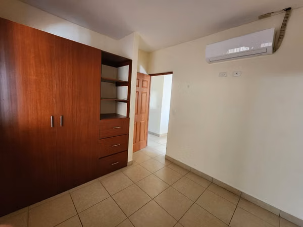 Casa en Venta - Residencial Cumbres de Cedro Galán