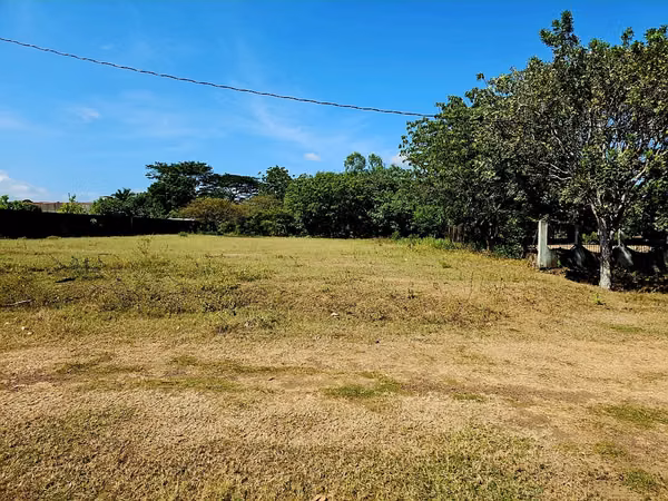 HERMOSO TERRENO DE 3006vrs2 A 2KM DE GRANADA ml