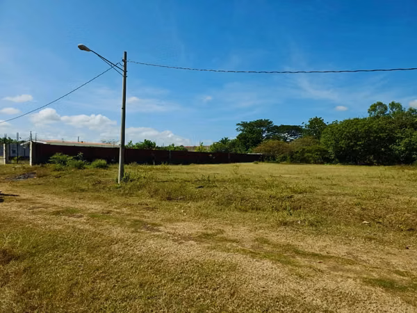 HERMOSO TERRENO DE 3006vrs2 A 2KM DE GRANADA ml