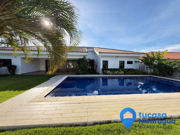 Casa en Renta o Venta en Santo Domingo • Condominio Nuevo • 4 Habitaciones + Piscina • Managua
