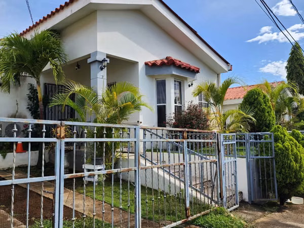 Casa en Venta en Residencial la Floresta en el Prado Carretera a Masaya