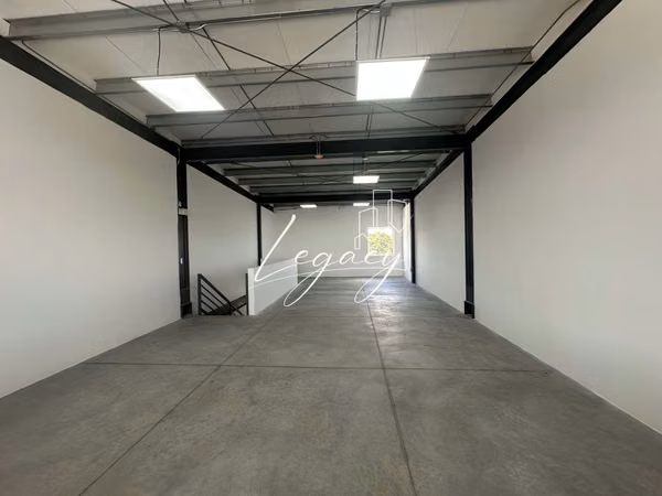 EG-Bodega + Showroom en Renta | Suburbana