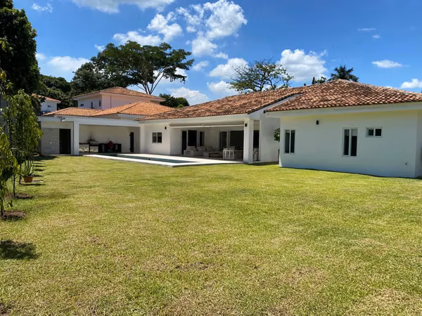 SE VENDE CASA EN CONDOMINIO EXCLUSIVO en SANTO DOMINGO