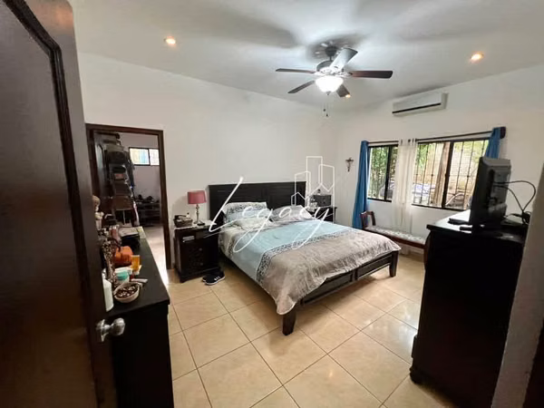 LCG-¡Elegancia Colonial y Clima Fresco! Tu Refugio Exclusivo en Carretera Sur