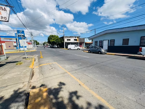 Se Vende Propiedad en Zona Comercial  27 de Mayo