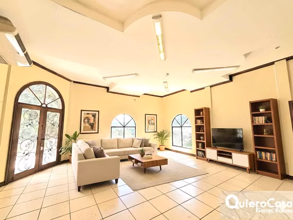Preciosa casa en renta en Villa Fontana