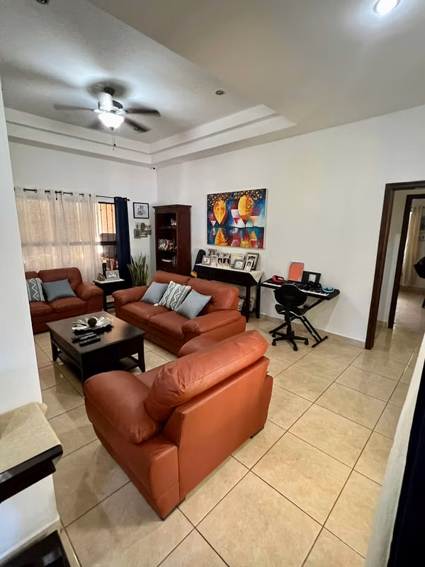 ¡Hermosa Casa Estilo Colonial en Venta – Km 11 Carretera Vieja a León!