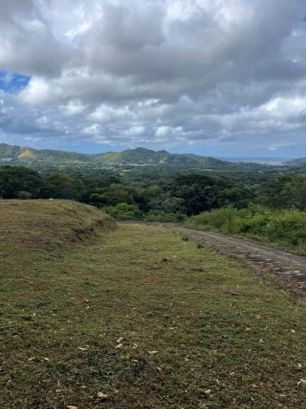 Vista del Oro Ocean-View Property: 1,100 m² Ready for Development