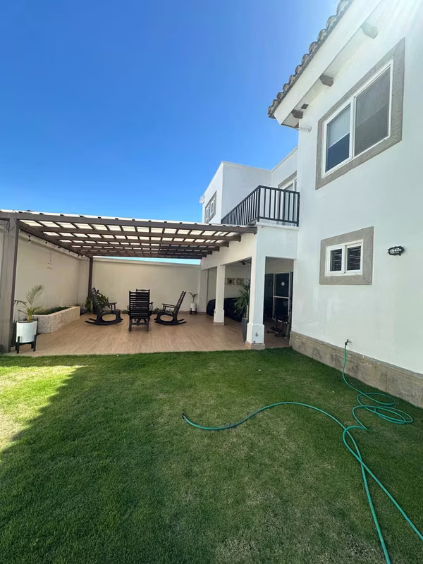 Se renta casa amoblada en las Colinas Managua
