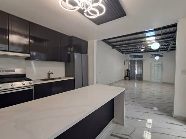 Vendo moderna casa en Las Delicias. LR