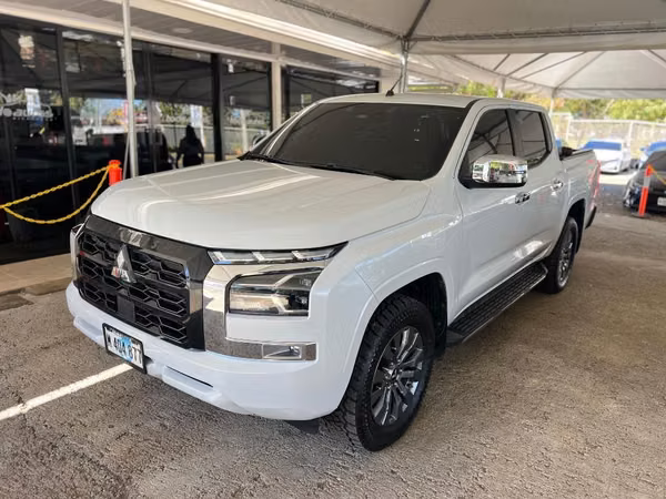 Mitsubishi L200 año 2025