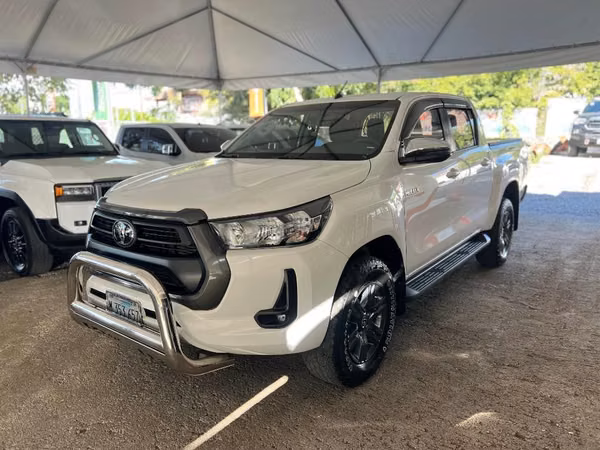 Toyota Hilux SR año 2022