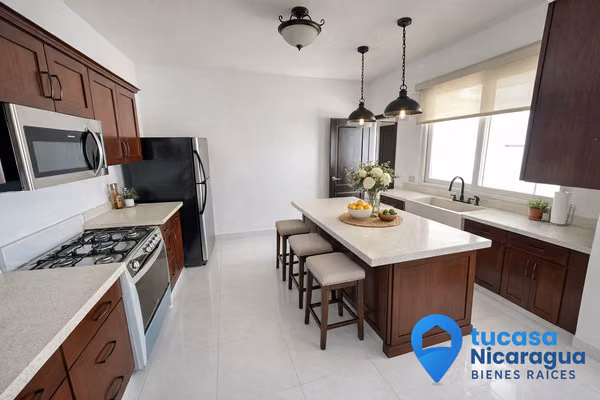 Rento Casa Moderna Nueva en Las Colinas