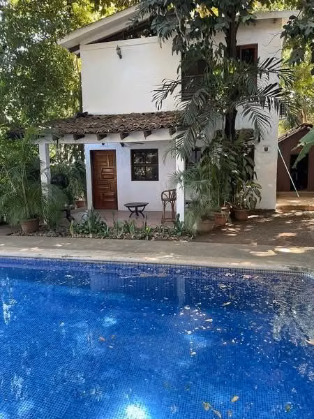 Se Renta Precioso apartamento ubicado en Las Colinas.