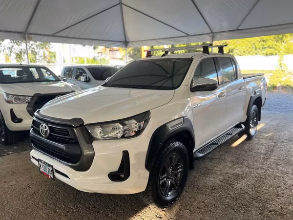 Toyota Hilux SR año 2022