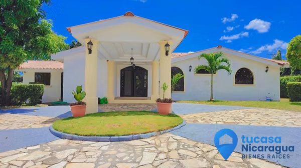 Se Renta Casa Estilo Quinta en Las Colinas de Santa Cruz
