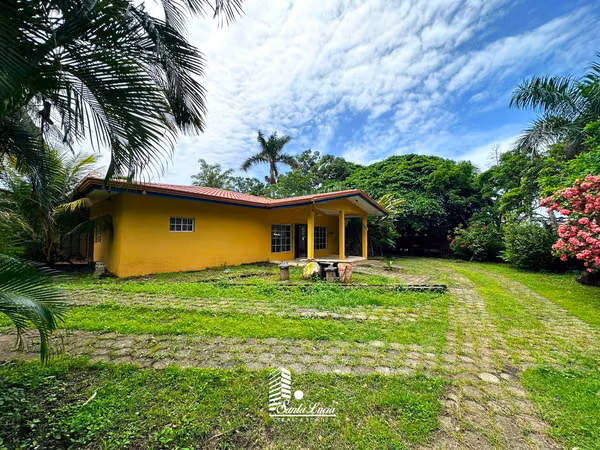 Beautiful house in the area of Masaya Road - LL