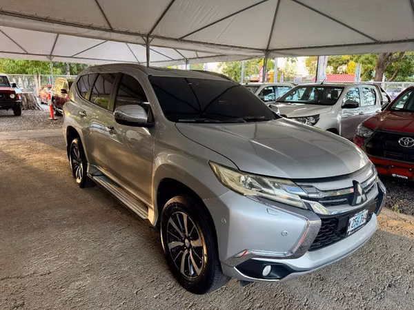 Mitsubishi Montero año 2016