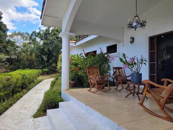 Beautiful house for sale in Estancia de Santo Domingo.