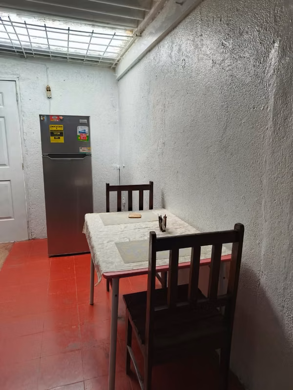 NO-Rento habitación amueblada en Colonia 9 de Junio