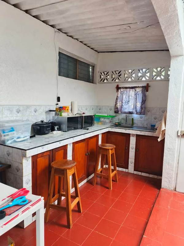 NO-Rento habitación amueblada en Colonia 9 de Junio