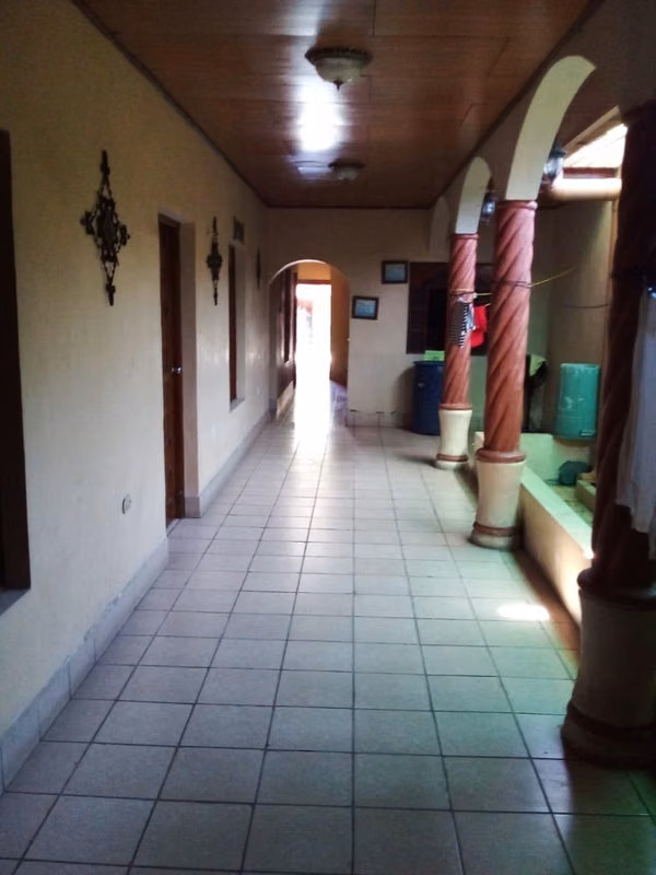 HOUSE FOR SALE ONE BLOCK FROM THE PORT OF CORINTO