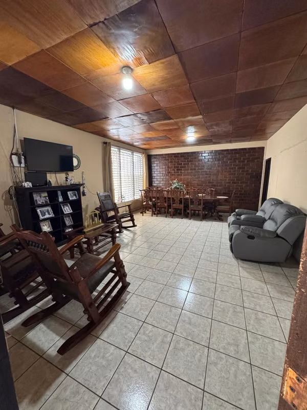 VENDO amplia casa en Bolonia