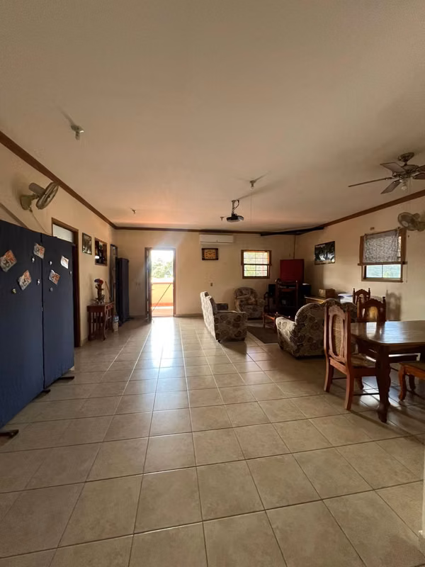 EB-Rento hermosa casa en Tiscapa